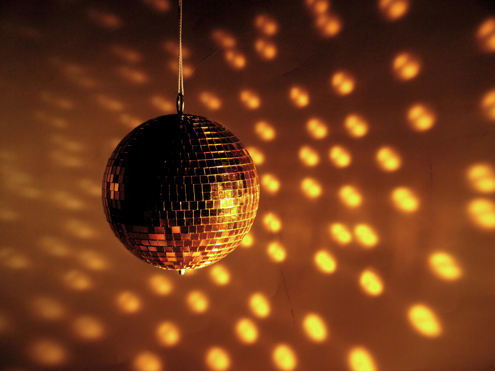 EUROLITE Mirror ball 15cm gold - Image 2