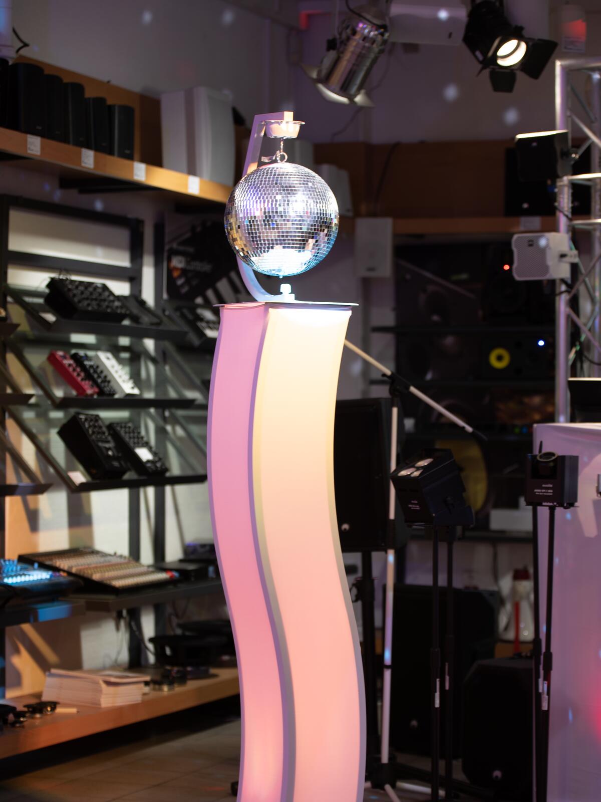EUROLITE Stand Mount with Motor for Mirror balls up to 30cm wh - Image 2
