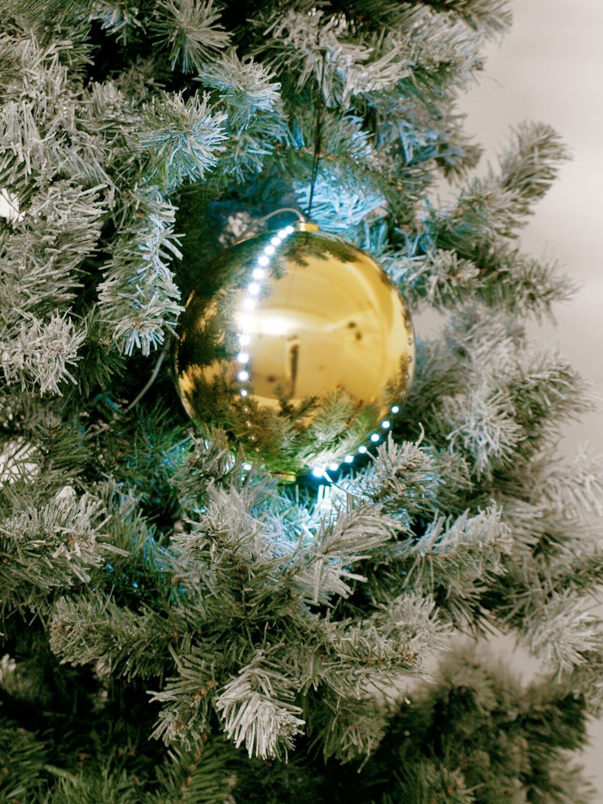 EUROPALMS LED Snowball 15cm, gold - Image 2